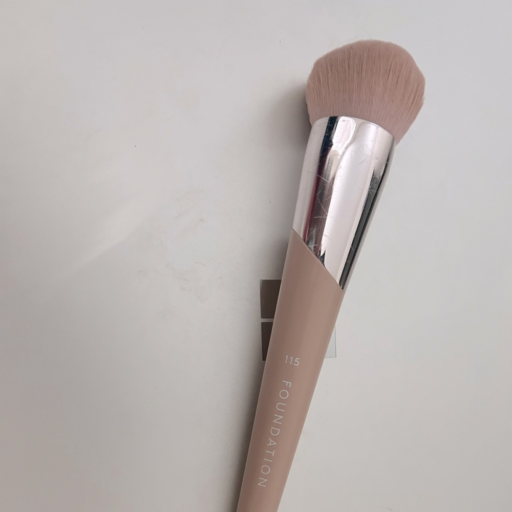 Fenty Beauty 115 Foundation Brush